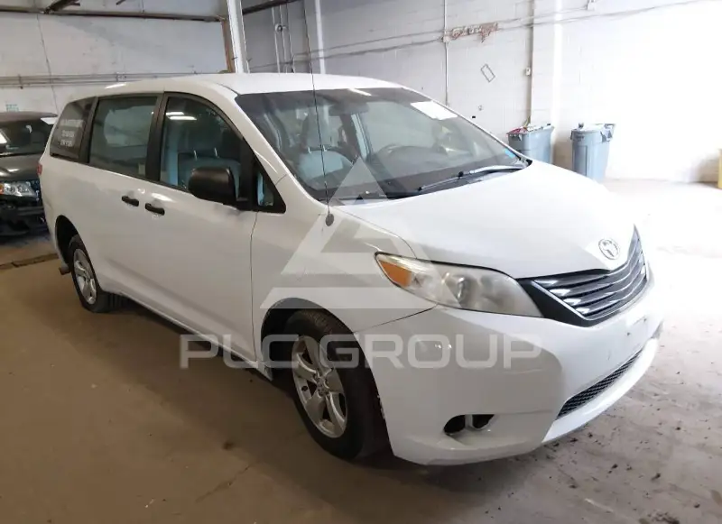 2014 Toyota SIENNA photo