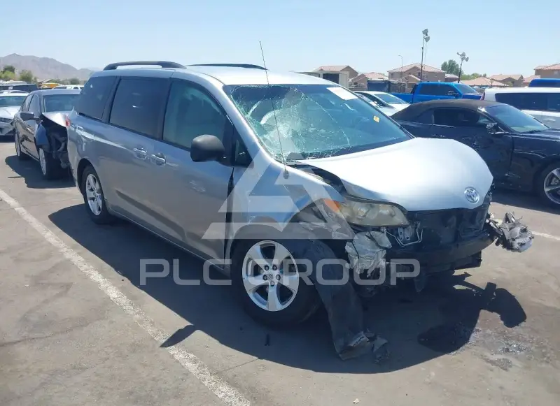 2014 Toyota SIENNA photo