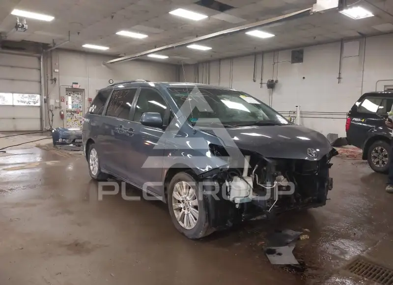 2014 Toyota SIENNA фото