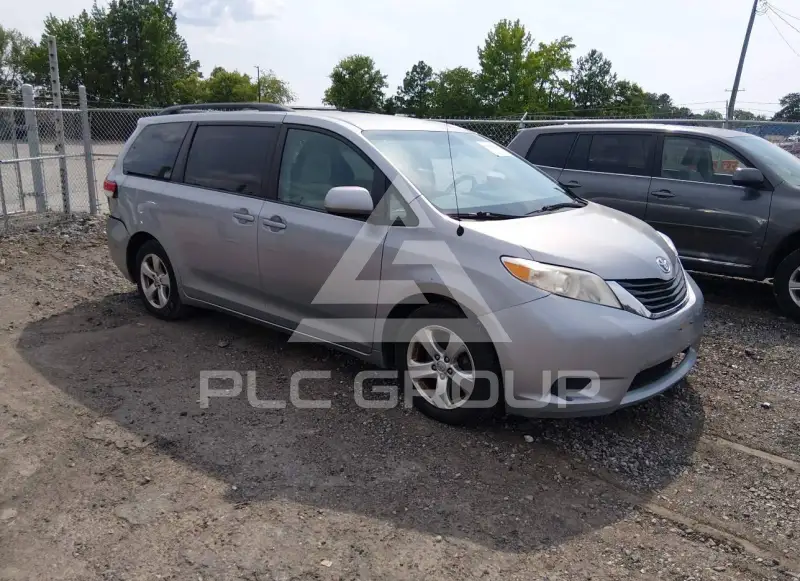 2014 Toyota SIENNA photo