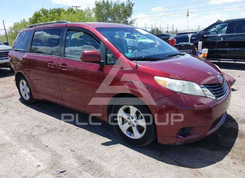 2014 Toyota SIENNA photo