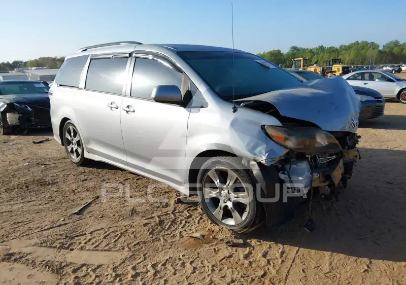 2014 Toyota SIENNA photo