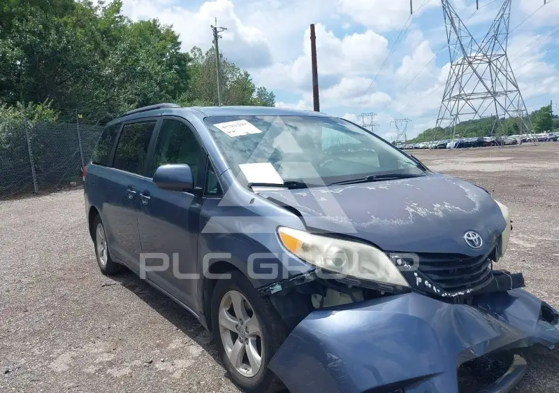 2014 Toyota SIENNA фото