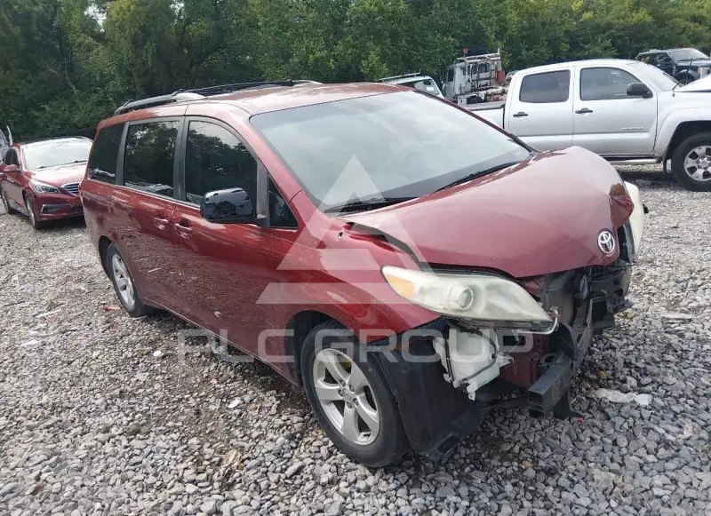 2014 Toyota SIENNA photo