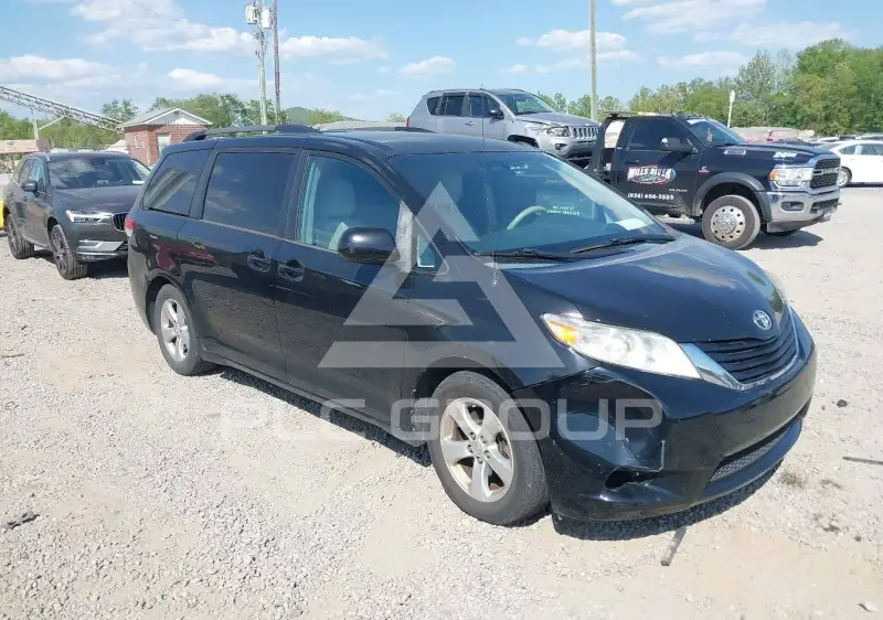 2014 Toyota SIENNA photo
