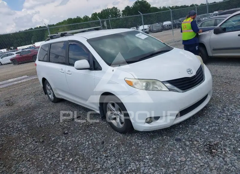 2014 Toyota SIENNA photo