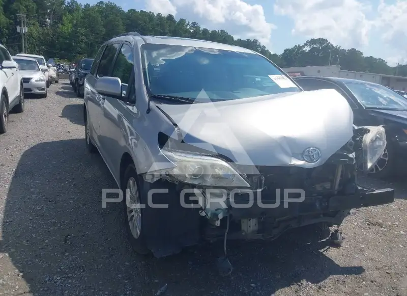 2014 Toyota SIENNA photo