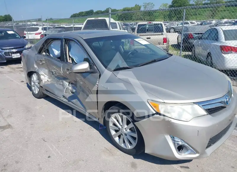 2014 Toyota CAMRY фото