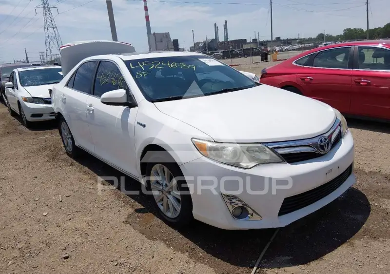 2014 Toyota CAMRY фото