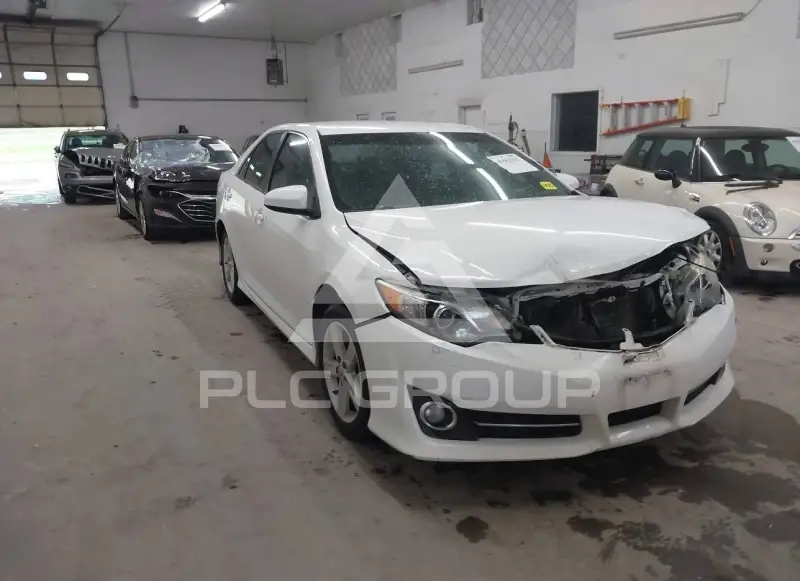 2014 Toyota CAMRY фото