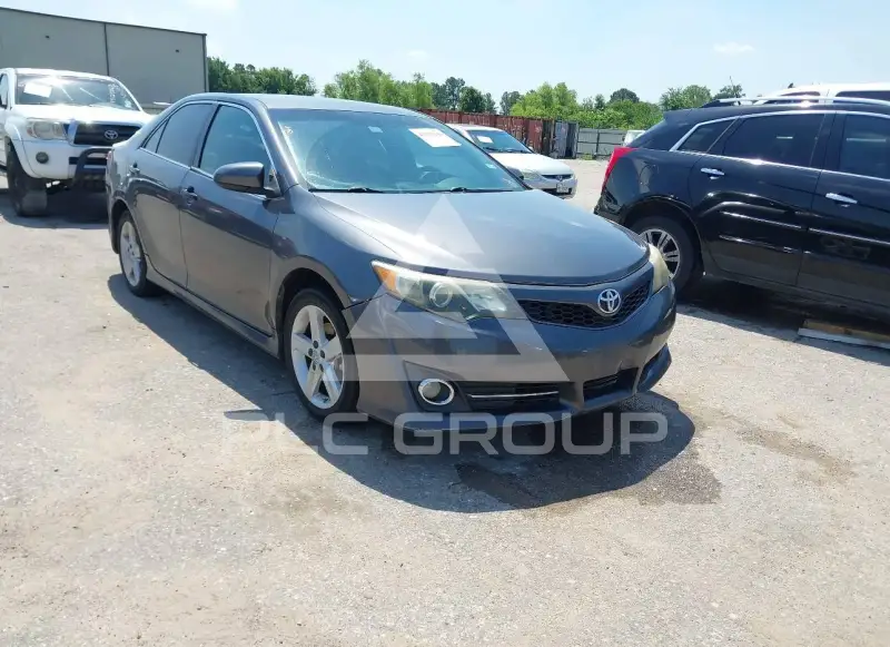 2014 Toyota CAMRY фото