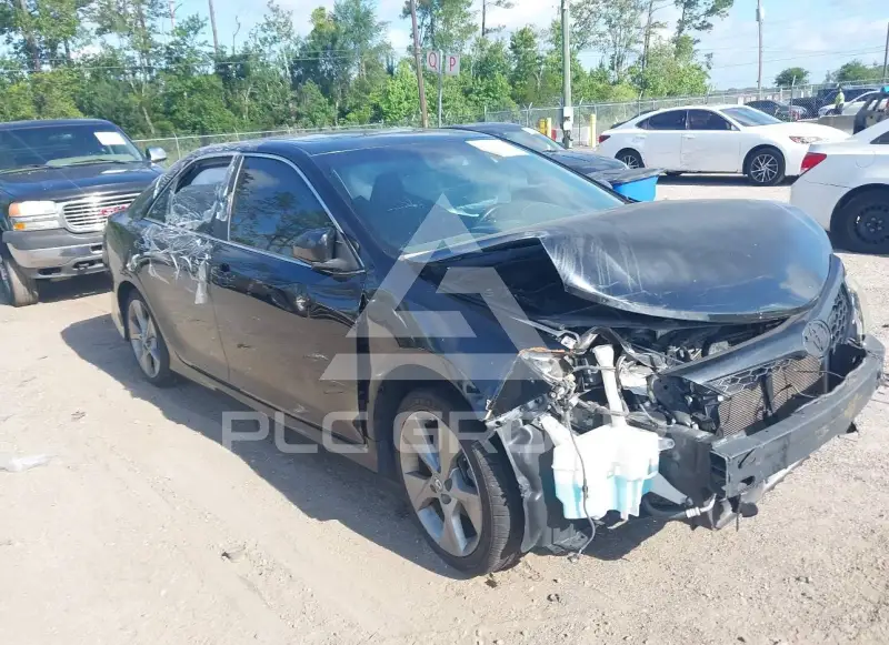 2014 Toyota CAMRY фото