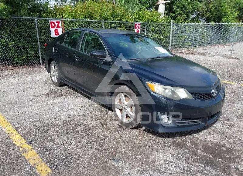 2014 Toyota CAMRY фото