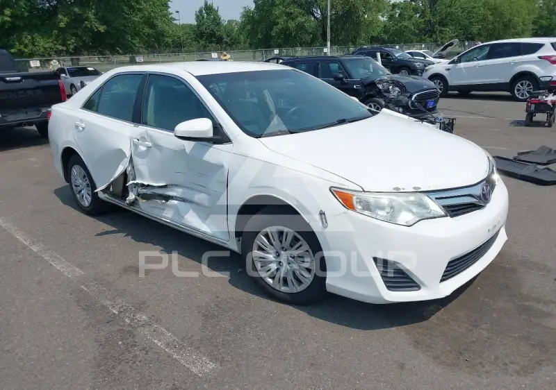 2014 Toyota CAMRY фото