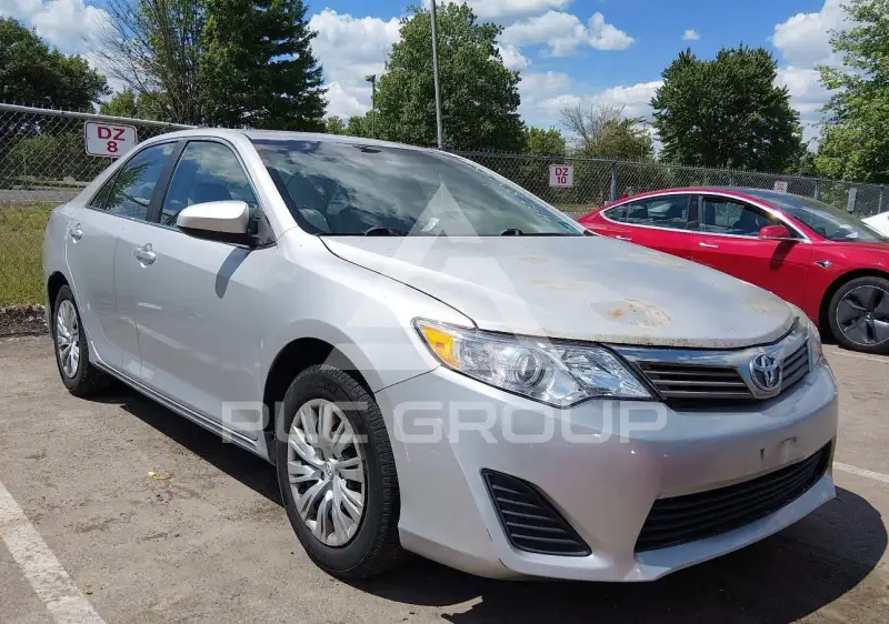 2014 Toyota CAMRY фото