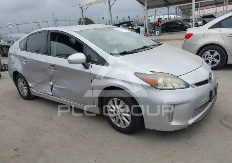 2014 Toyota PRIUS photo