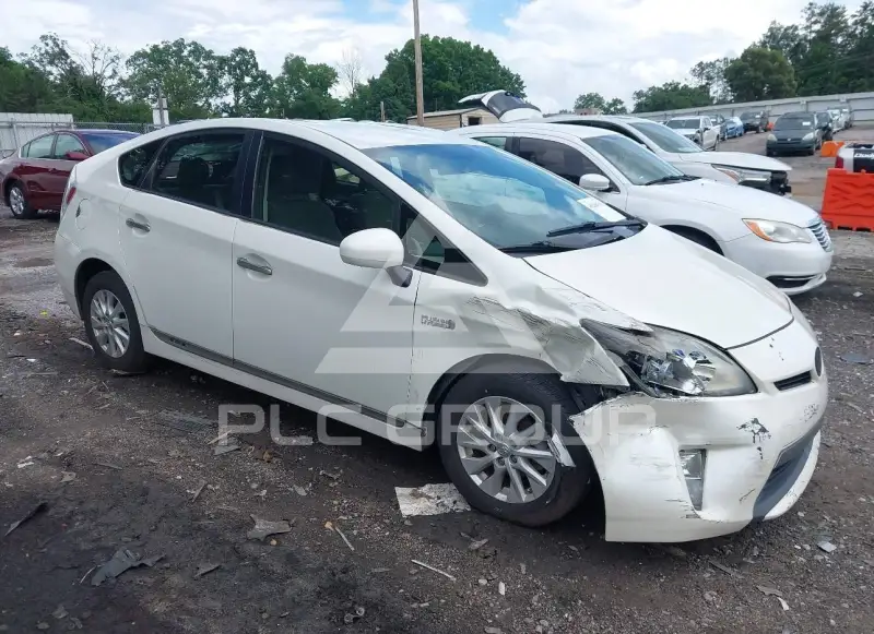 2014 Toyota PRIUS фото