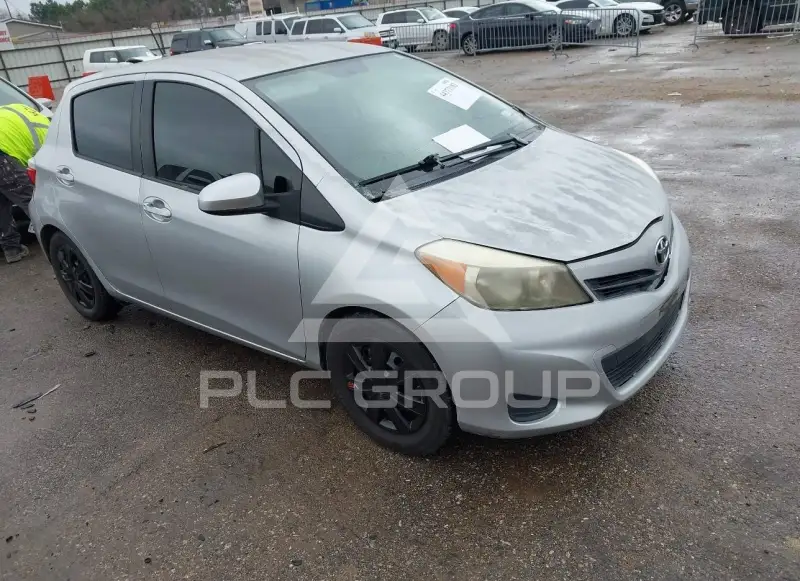 2014 Toyota YARIS фото