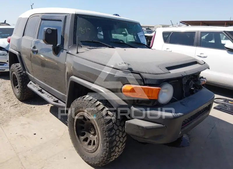 2014 Toyota FJ Cruiser фото