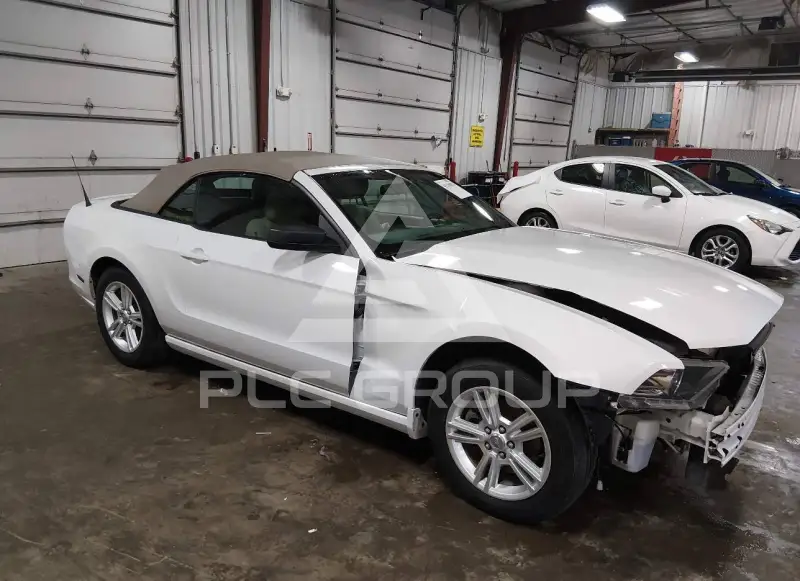 2014 Ford MUSTANG фото