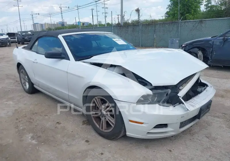 2014 Ford MUSTANG фото