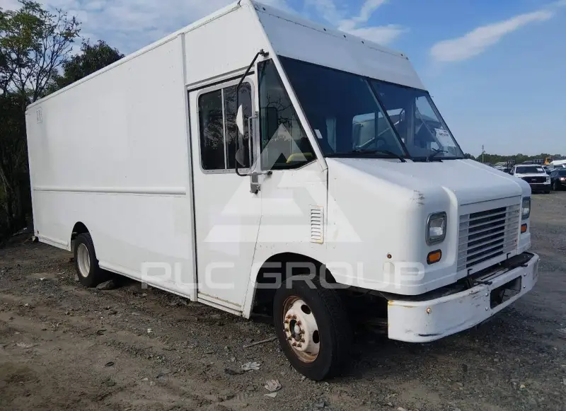 2014 Ford F-590 photo