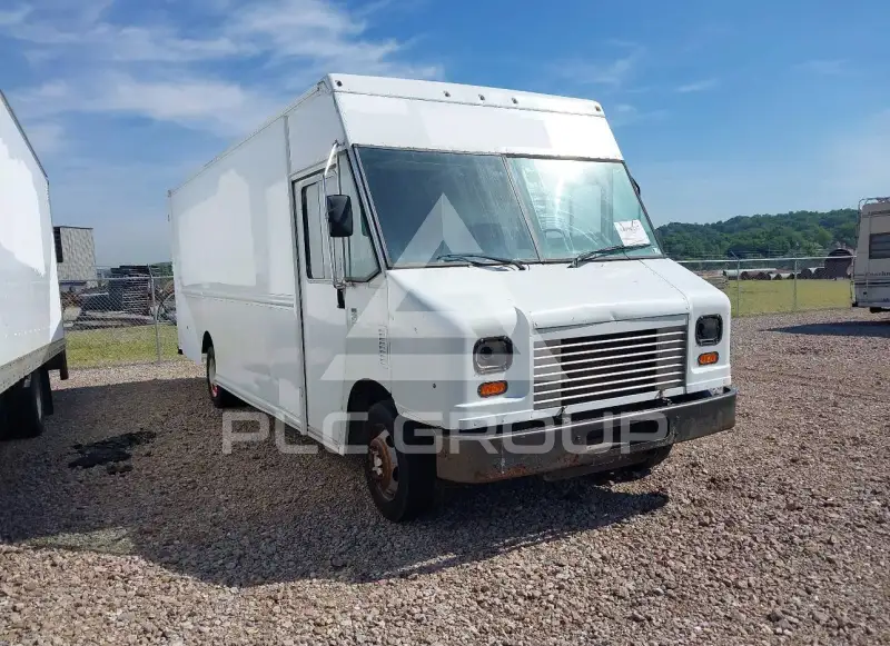 2014 Ford F-590 photo