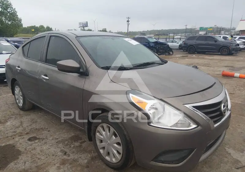 2015 Nissan VERSA фото