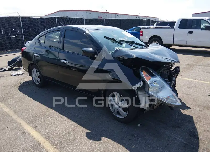 2015 Nissan VERSA photo