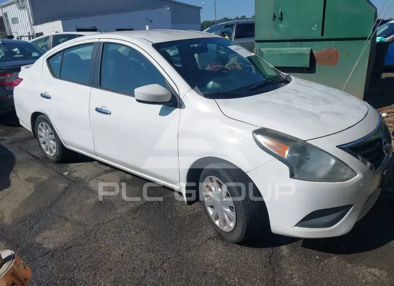 2015 Nissan VERSA фото