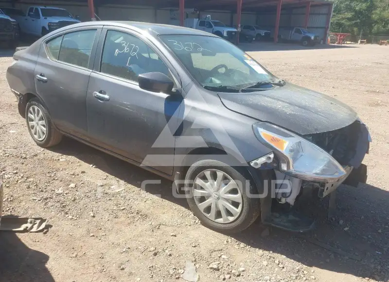 2015 Nissan VERSA photo