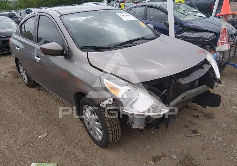 2015 Nissan VERSA фото