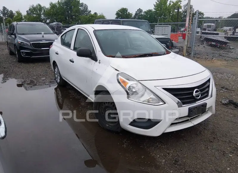 2015 Nissan VERSA photo