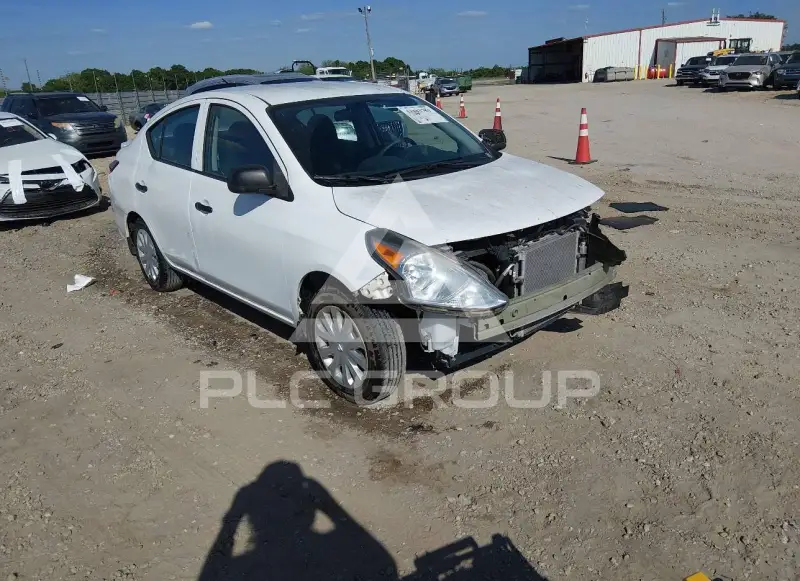 2015 Nissan VERSA photo