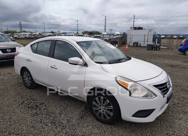 2015 Nissan VERSA photo