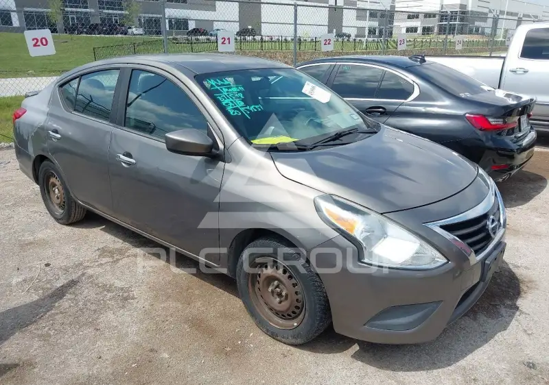 2015 Nissan VERSA фото