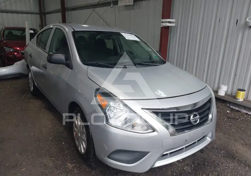2015 Nissan VERSA photo