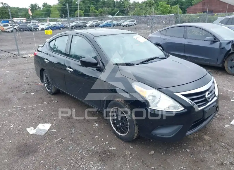 2015 Nissan VERSA фото
