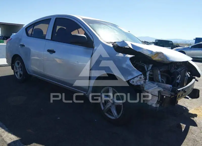 2015 Nissan VERSA фото