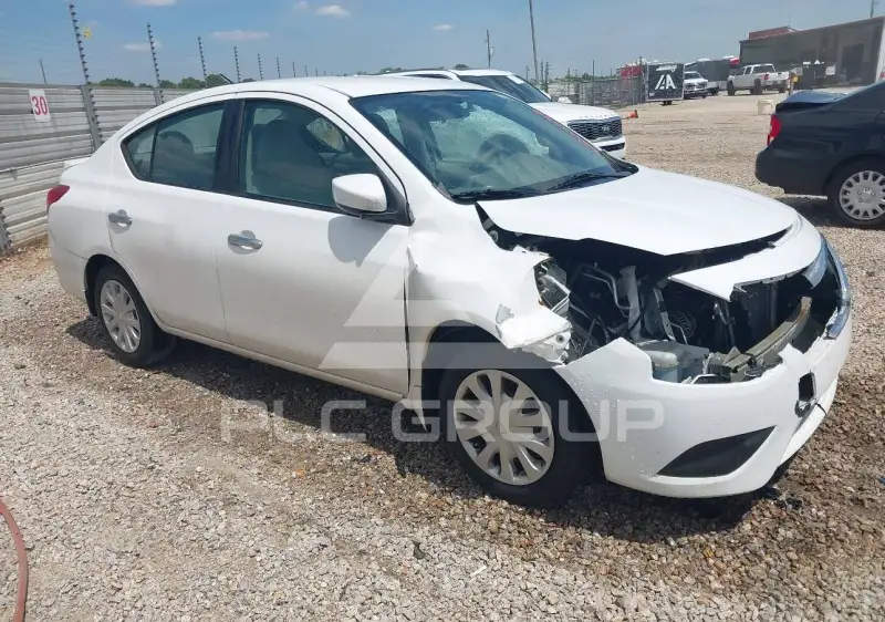 2015 Nissan VERSA photo