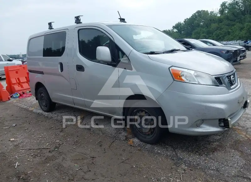 2015 Nissan NV 200 фото
