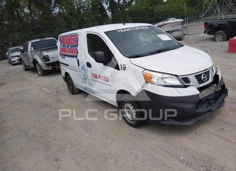 2015 Nissan NV 200 фото
