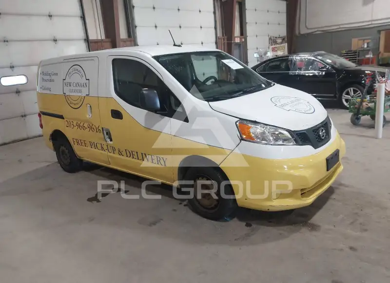 2015 Nissan NV 200 photo