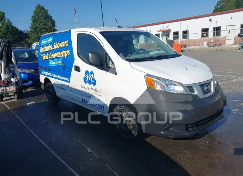 2015 Nissan NV 200 photo