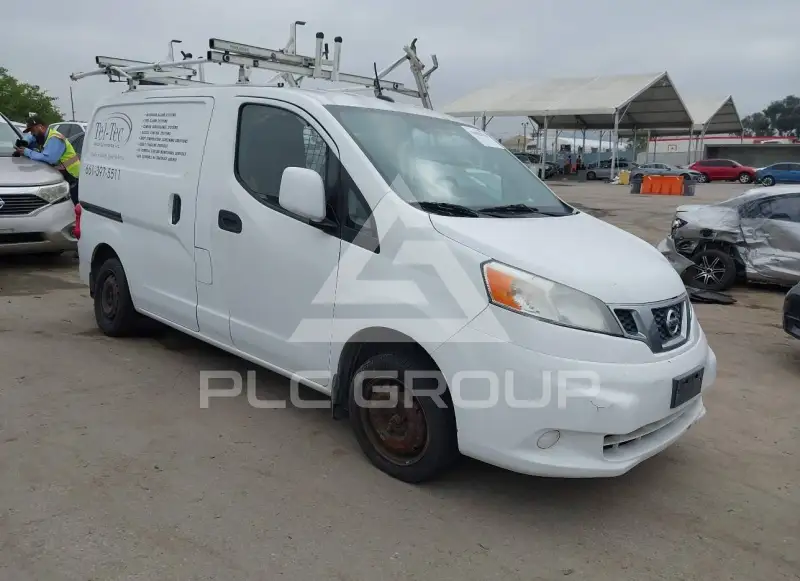 2015 Nissan NV 200 photo