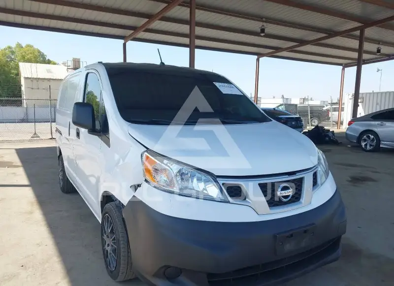 2015 Nissan NV 200 фото