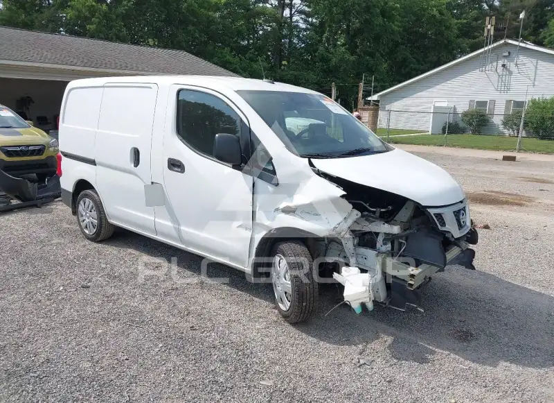 2015 Nissan NV 200 photo