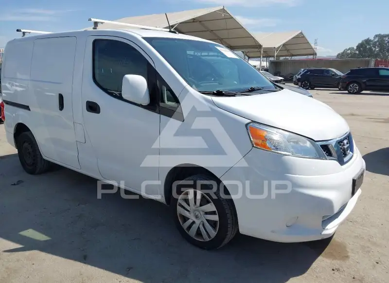 2015 Nissan NV 200 photo