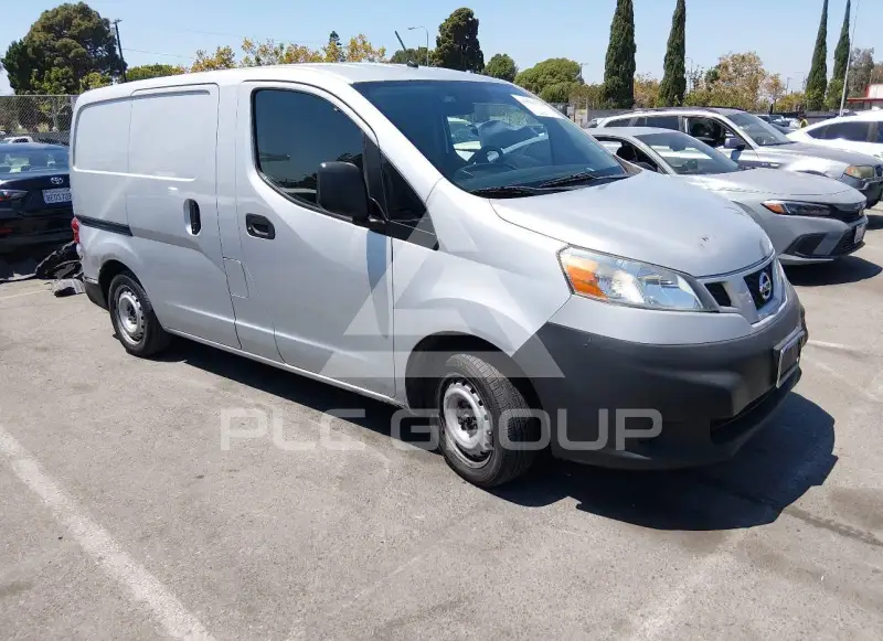 2015 Nissan NV 200 photo