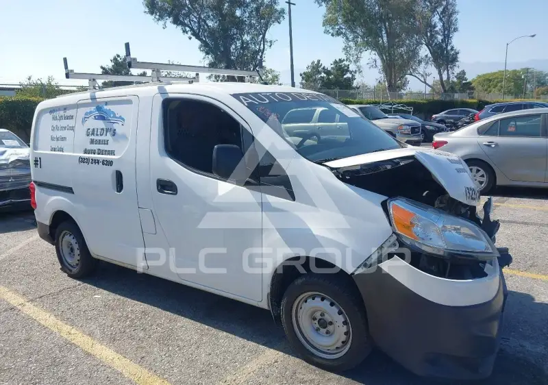 2015 Nissan NV 200 фото